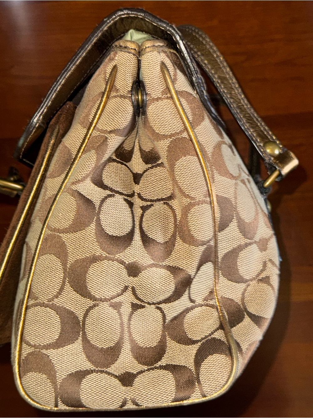 Coach Limited Edition Suede & Metallic Gold Leather Handbag
Creed K040-1498 - Picture 8 of 16